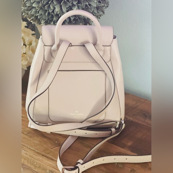 Kate Spade Adel Medium flap
Leather Backpack Beige - Picture 2 of 3